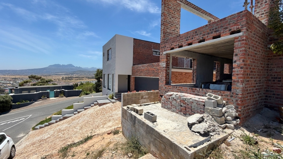 4 Bedroom Property for Sale in Mountainside Western Cape